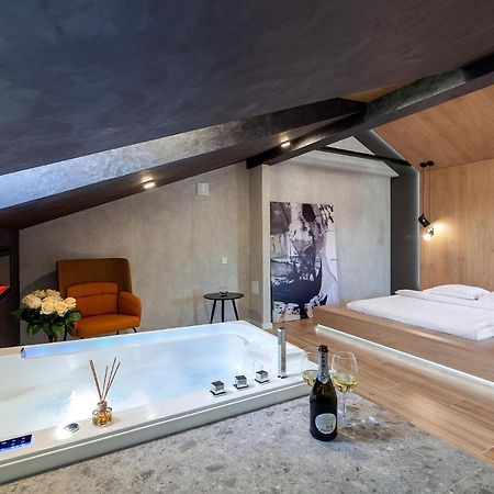 Royal Vip Jacuzzi Apart Львов Экстерьер фото