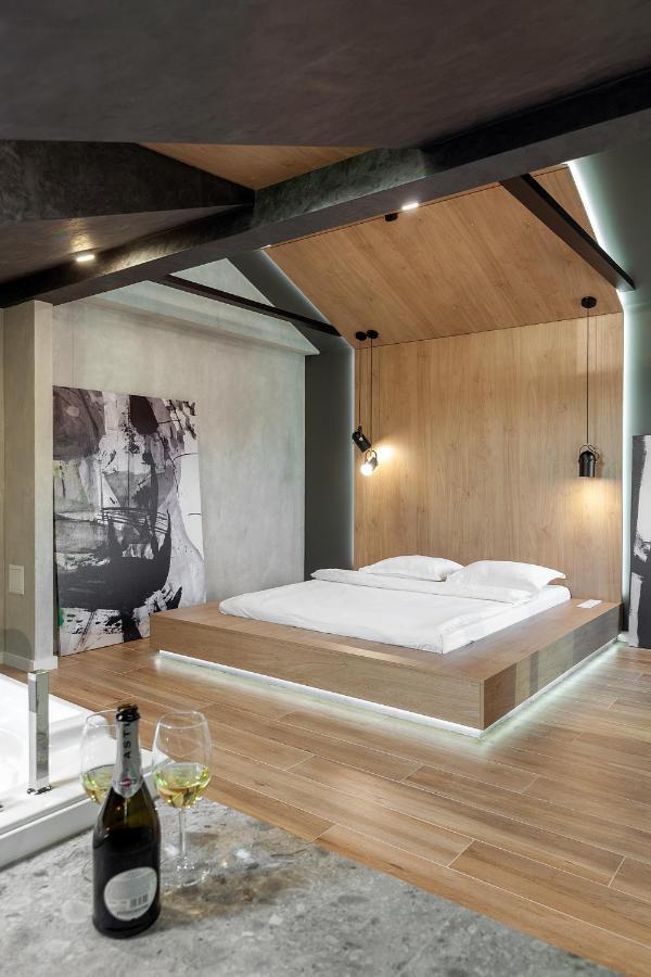 Royal Vip Jacuzzi Apart Львов Экстерьер фото