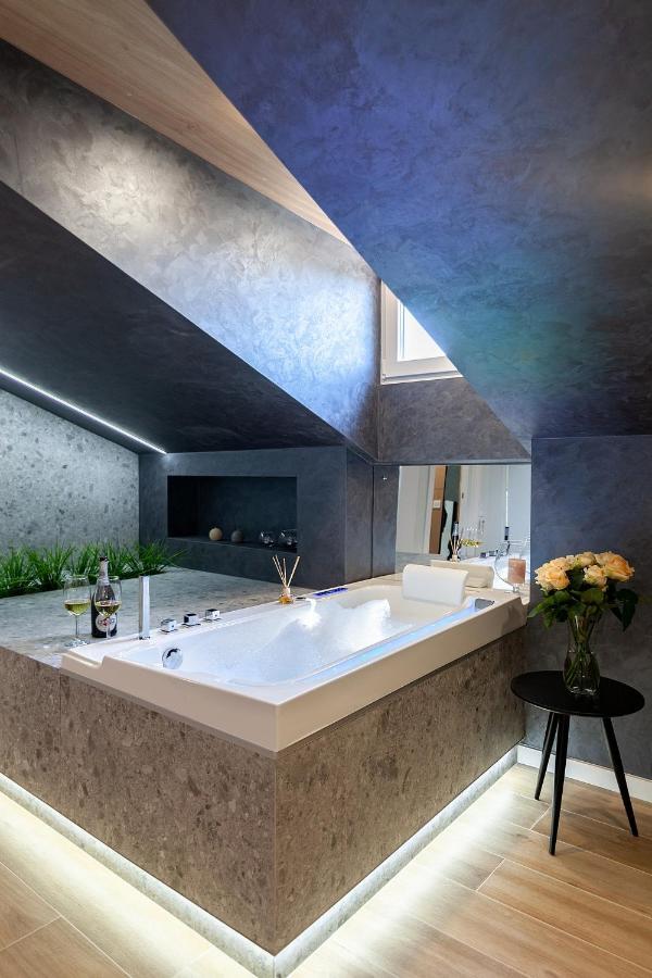 Royal Vip Jacuzzi Apart Львов Экстерьер фото