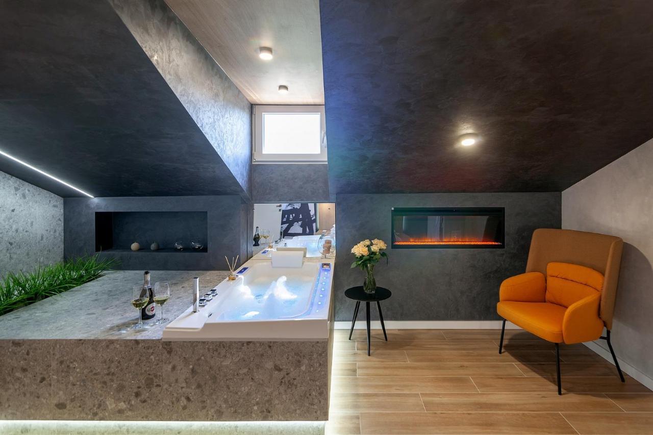 Royal Vip Jacuzzi Apart Львов Экстерьер фото