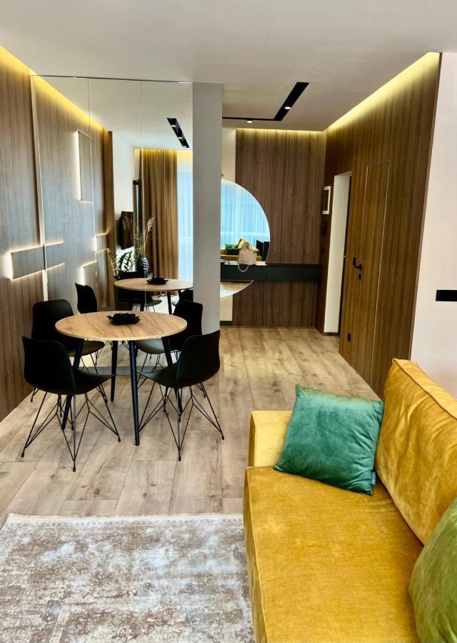 Royal Vip Jacuzzi Apart Львов Экстерьер фото