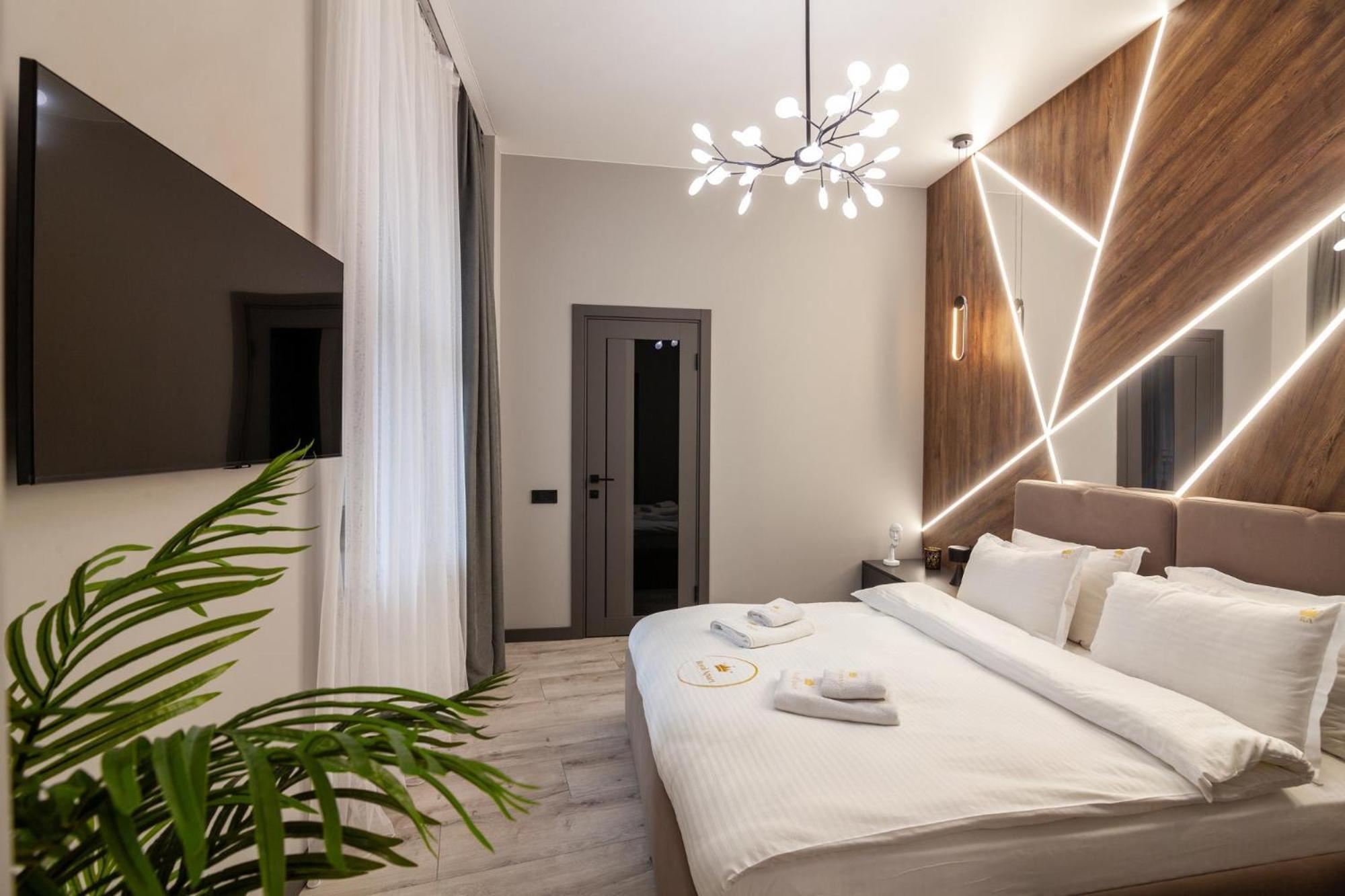 Royal Vip Jacuzzi Apart Львов Экстерьер фото