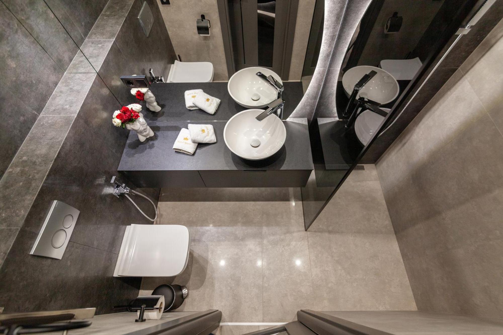 Royal Vip Jacuzzi Apart Львов Экстерьер фото